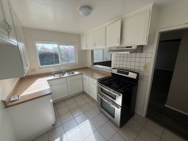 Building Photo - Clean and Ready - 3 bedrooms, 1 Bath - 2 car garage home for rent