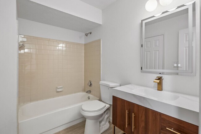 Building Photo - Bright and Gorgeous - Updated 3BR/2BA Townhome!