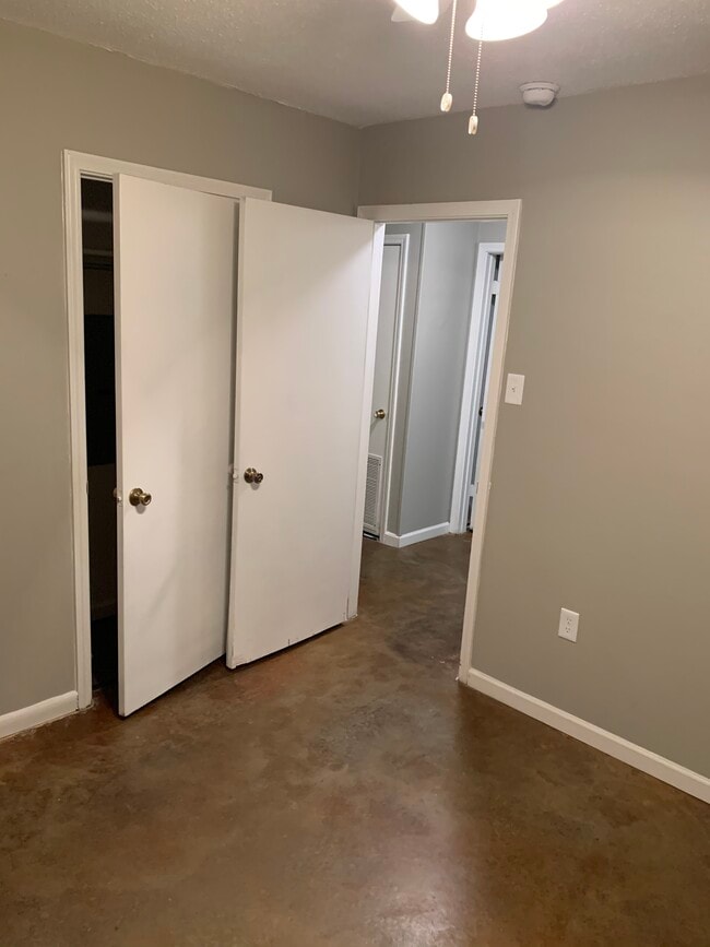 Building Photo - 1321 Bruce St