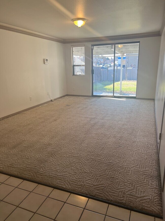 Building Photo - 55th Ave 3+ bedroom with attached oversized 1 car garage