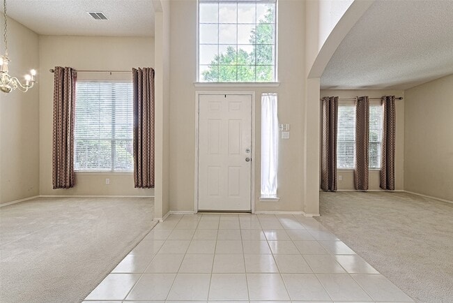 Building Photo - 9701 Thorncliff Dr