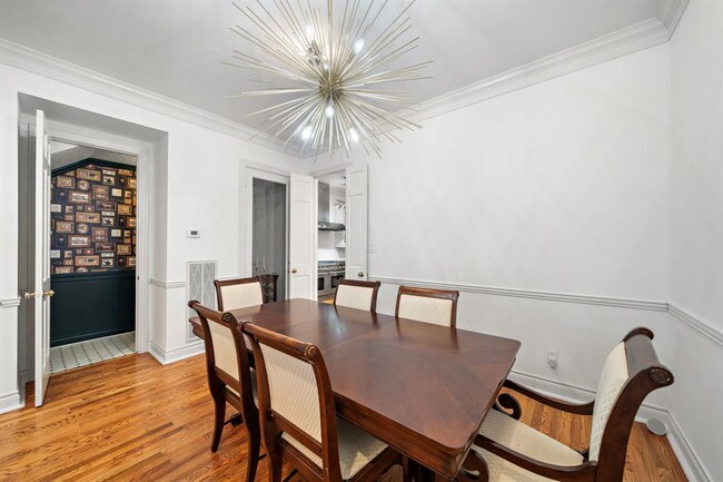 Building Photo - 5136 Chevy Chase Dr