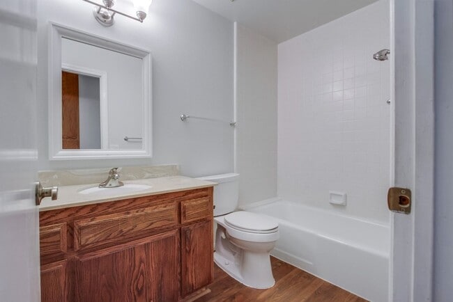 Building Photo - 4 bedroom home in amazing La Costa Community!