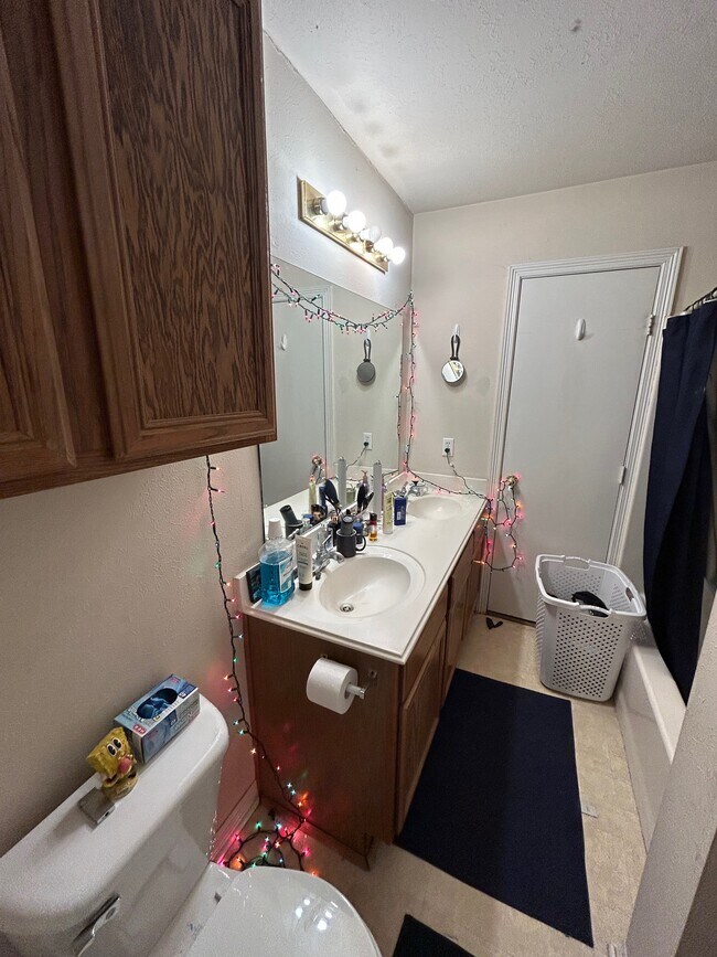 Building Photo - 815 Ave A