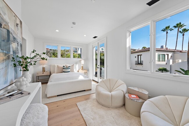 Building Photo - 84 Sidney Bay Dr