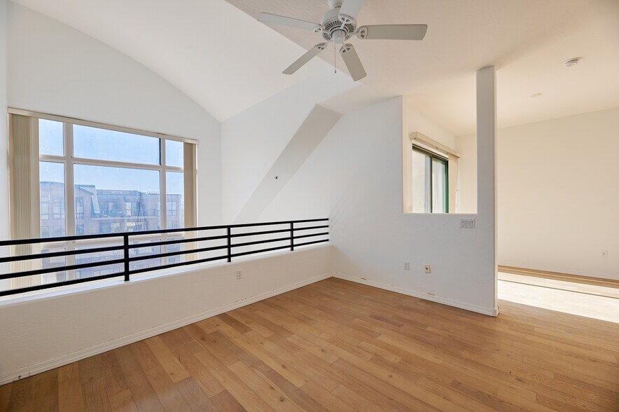 Building Photo - 17 W Vernon Ave