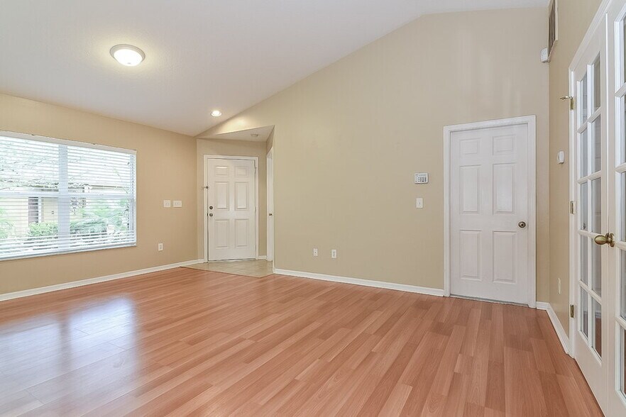 Building Photo - 6708 Summer Haven Dr