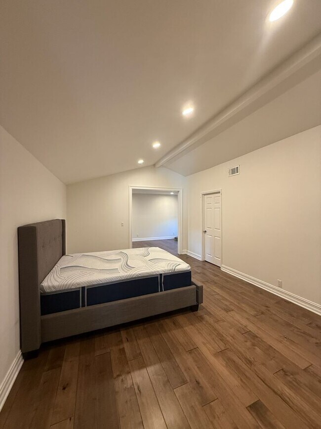 Building Photo - Single story - 3 bedroom, 3 bath + bonus room