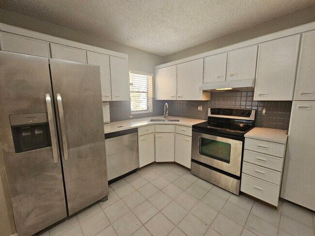 Building Photo - 2738 Carambola Cir S