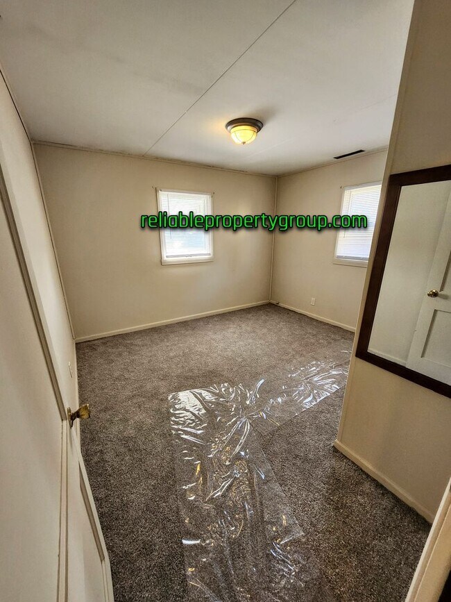 Building Photo - New Listing - Fort Wayne