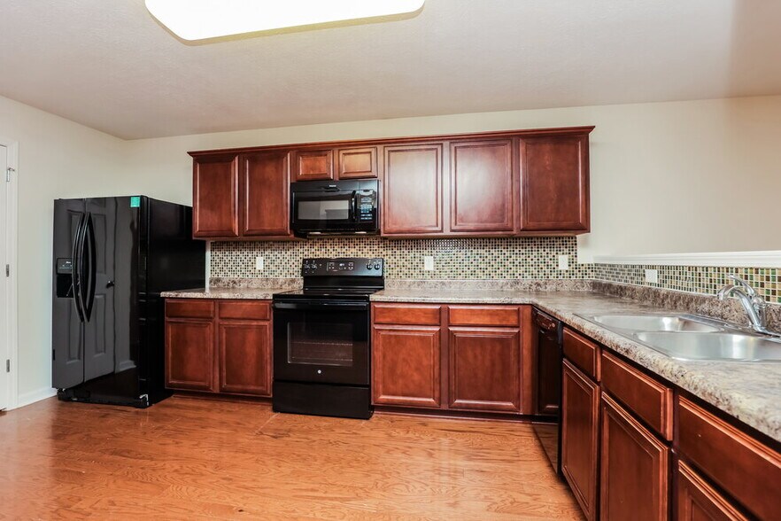 Building Photo - 2716 Miranda Dr