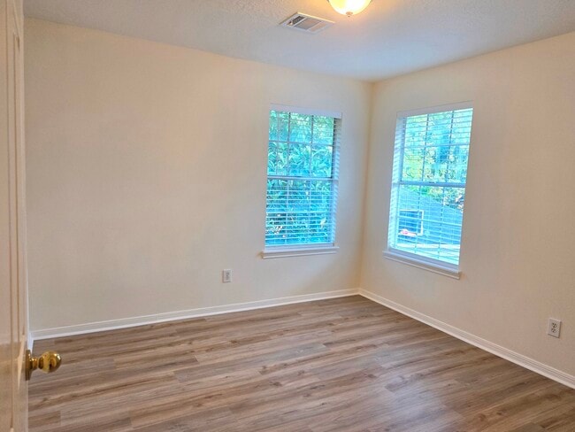Building Photo - 1611 Monvale Ln