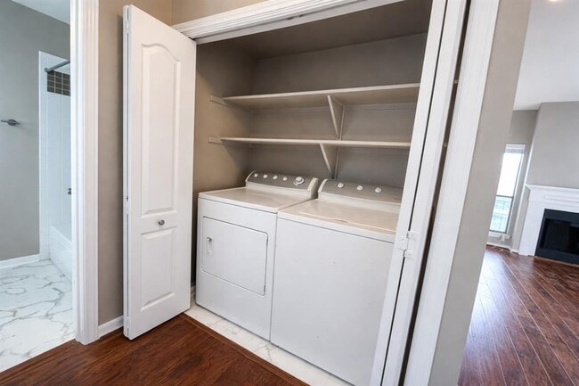 Building Photo - 6000 Shepherd Mountain Cove