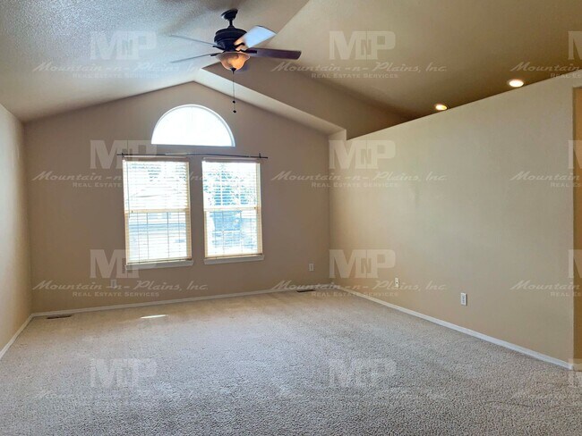 Building Photo - 714 Bentley Pl