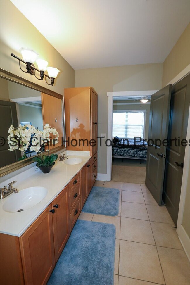 Building Photo - Furnished Condo on Logan Martin Lake