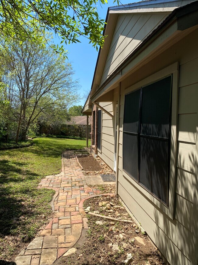 Side entry to backyard/house - 2310 Park Farm