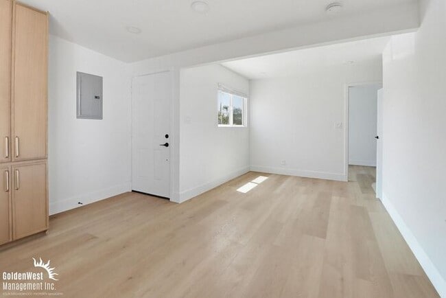 Building Photo - Beautifully Renovated 3Bdm 2Ba Apartment Home in San Diego!