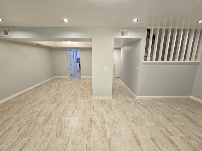 Building Photo - 35 Summercreek Dr
