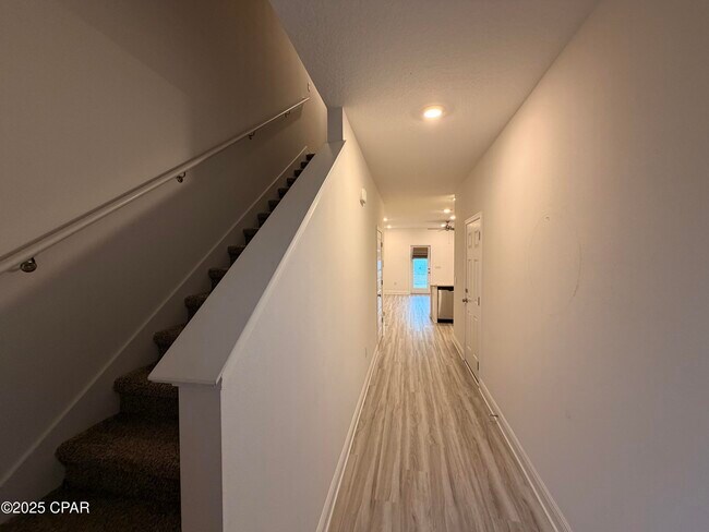 Building Photo - 544 Melrose Wy