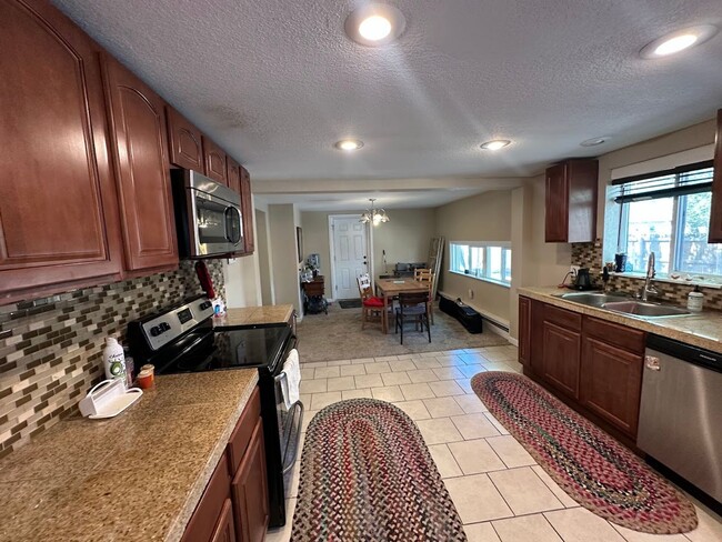 Building Photo - Fantastic Home in City Park North - Has it...