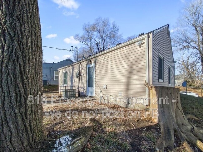 Building Photo - 2917 S 51st Terrace