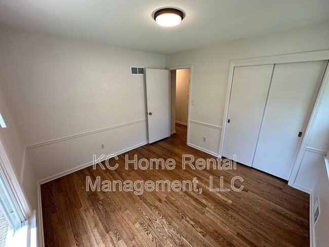 Building Photo - 8216 W 97th St