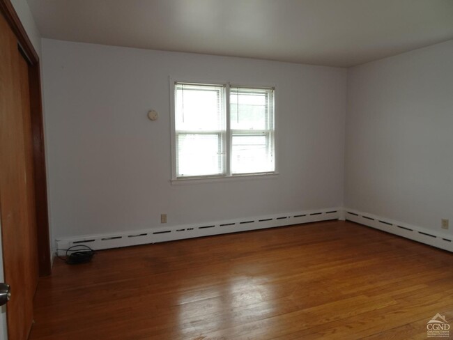 Building Photo - 32 Parkwood Blvd