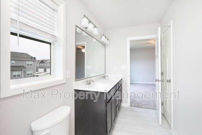 Building Photo - 211 NE Whitetail Dr