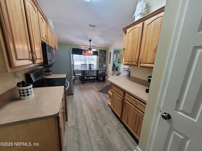 Building Photo - 906 County Rd 217