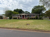 Building Photo - 413 Harolds Dr NW