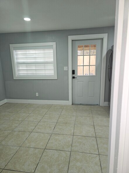 Primary Photo - 202 Mission Hills Ave