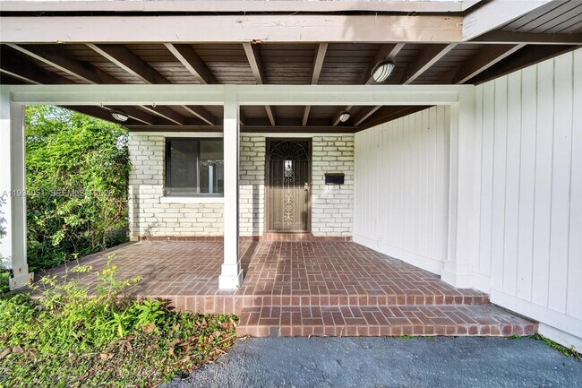 Building Photo - 3255 SW 60th Ave