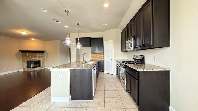 Building Photo - 1001 Perennial Ln