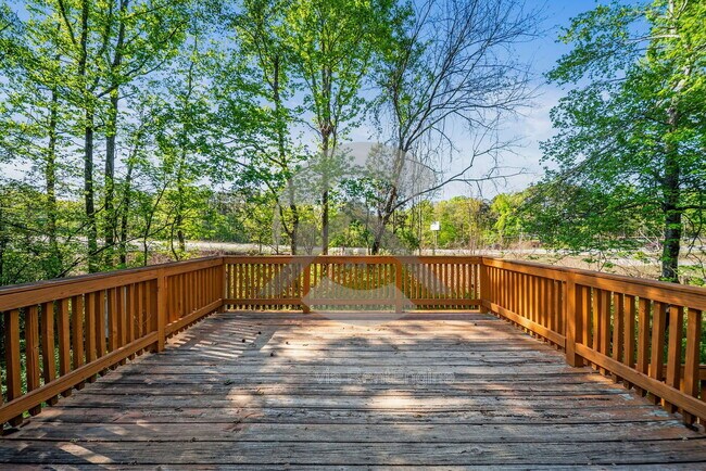 Building Photo - 9 Point W Cir