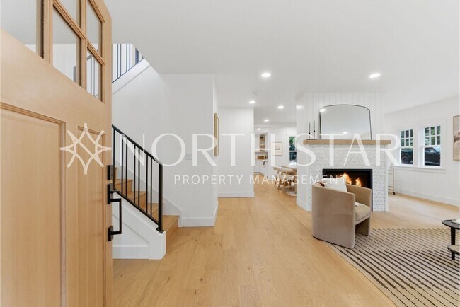 Building Photo - 592 9th St