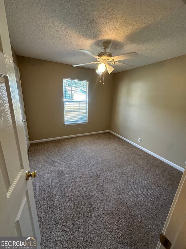 Building Photo - 119 Lake Wisteria Ct