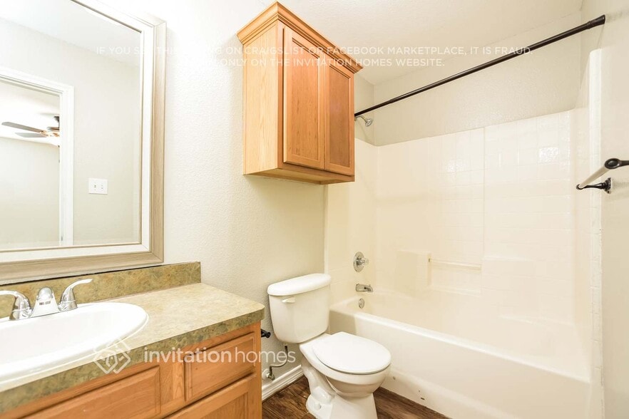 Building Photo - 107 Cook St