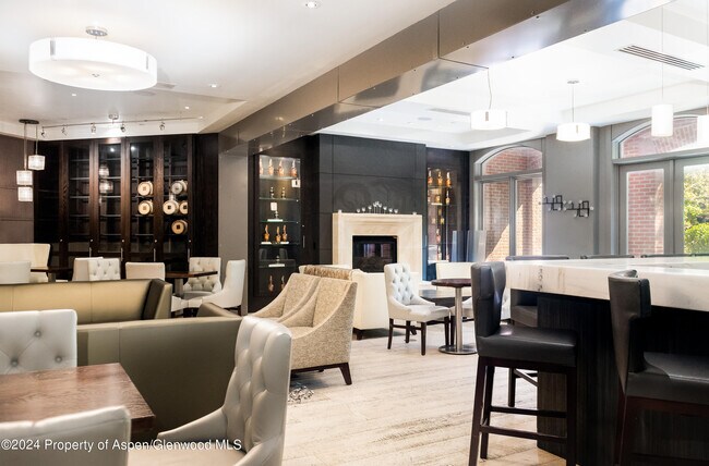 Building Photo - 415 E Dean St