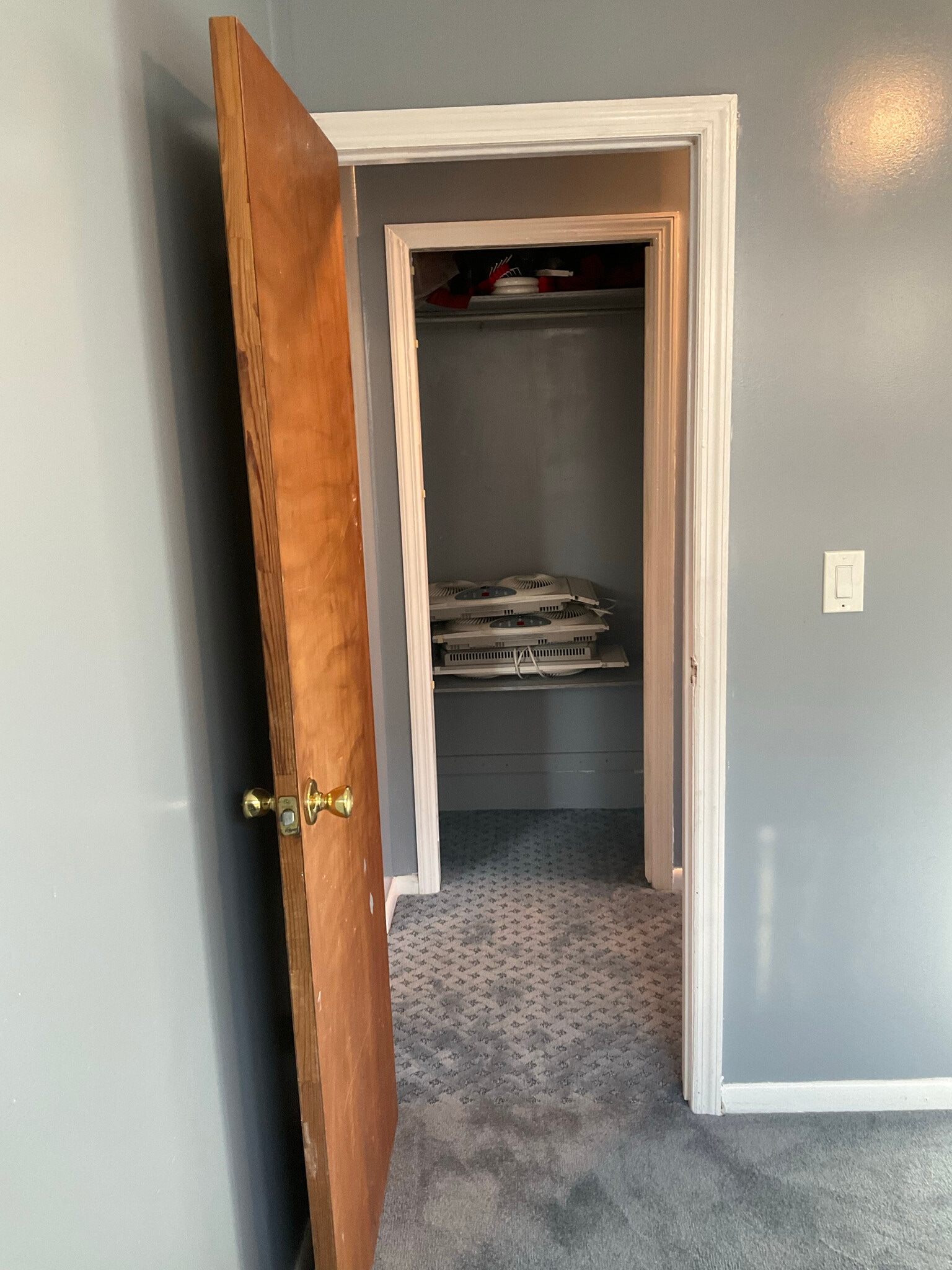 Apt closet 3 - 4137 Boyd Ave