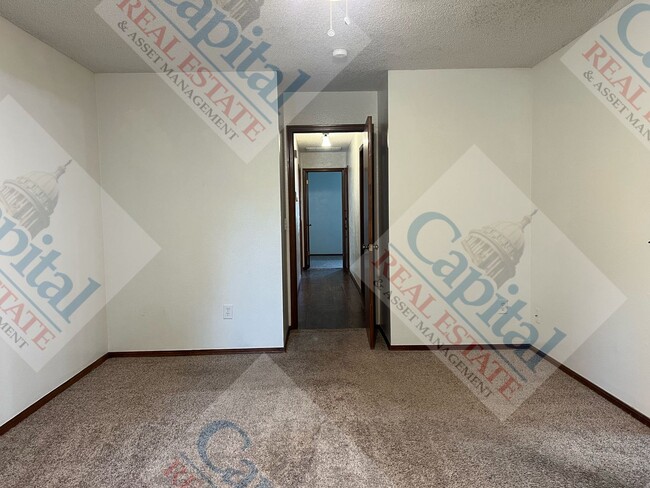 Building Photo - Charming Home