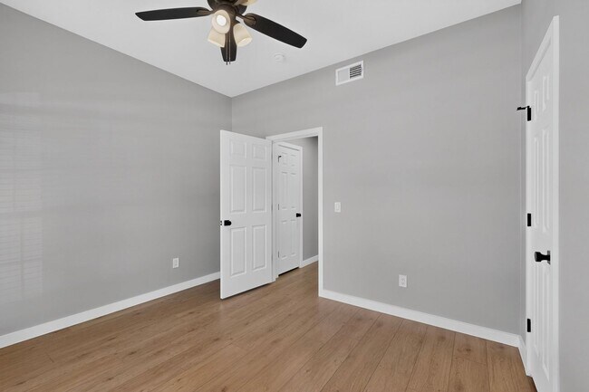 Building Photo - Beautifully Renovated Home In Carrollton Ready For Move-in