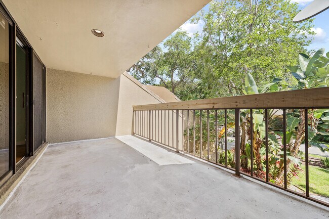 Building Photo - 790 St Albans Dr
