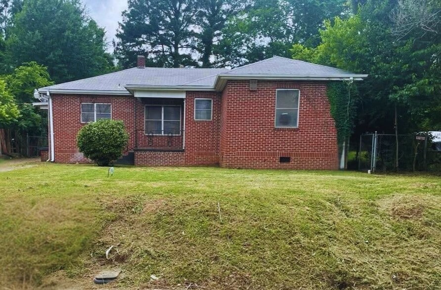 Primary Photo - 1131 Eastview St