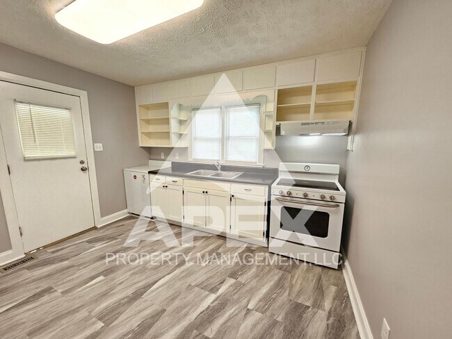 Building Photo - Craftsman Style 2 Bd 1- Ba Single Family H...