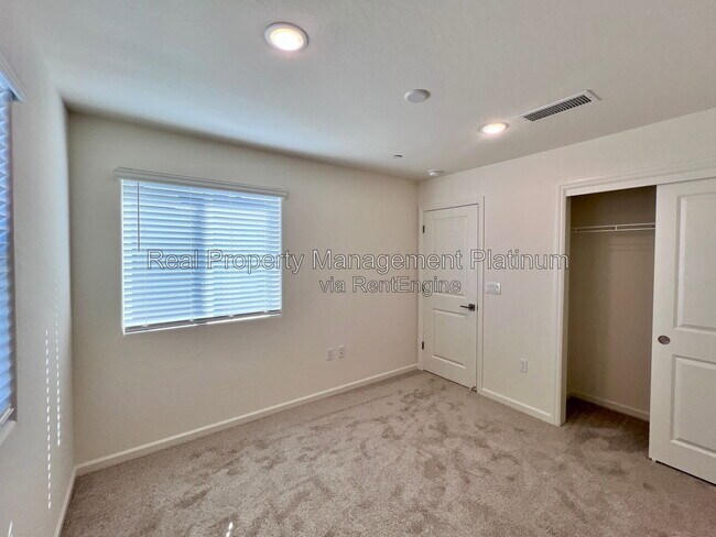 Building Photo - 1526 Woodhill Ln