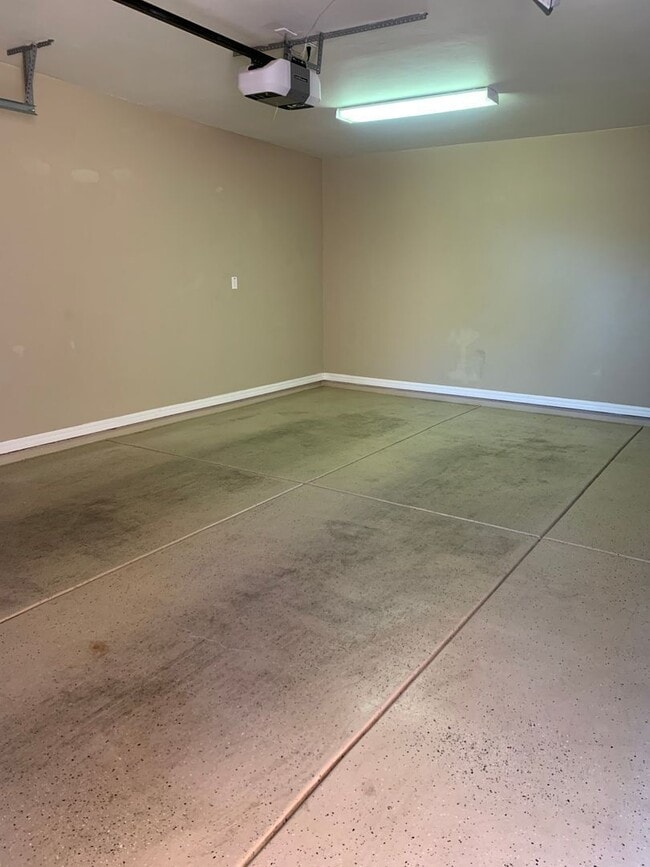 Building Photo - 2940 N Adelaide Farms Pl