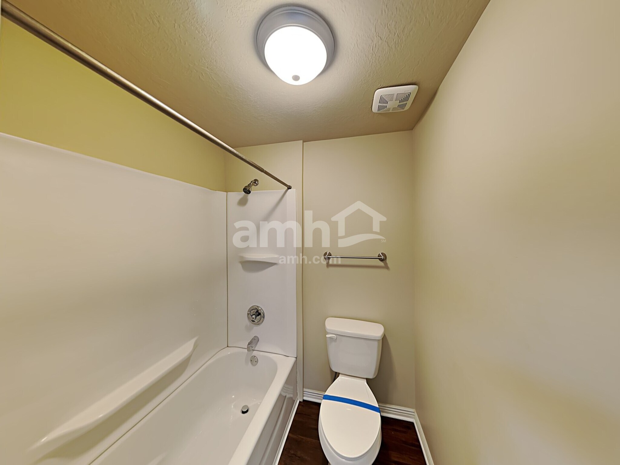 Building Photo - 2101 1630 N St