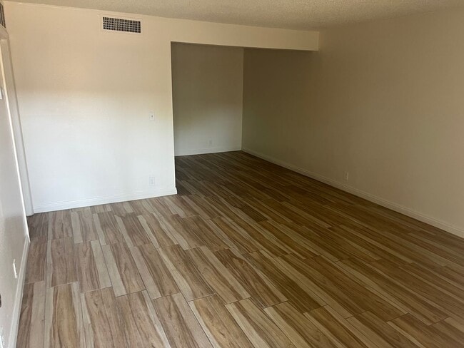 Building Photo - 1 Bedroom 1 Bath In Central Las Vegas