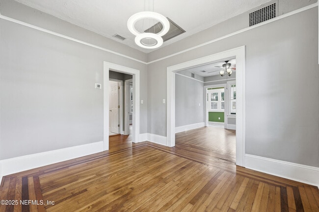 Building Photo - 1047 Cherry St