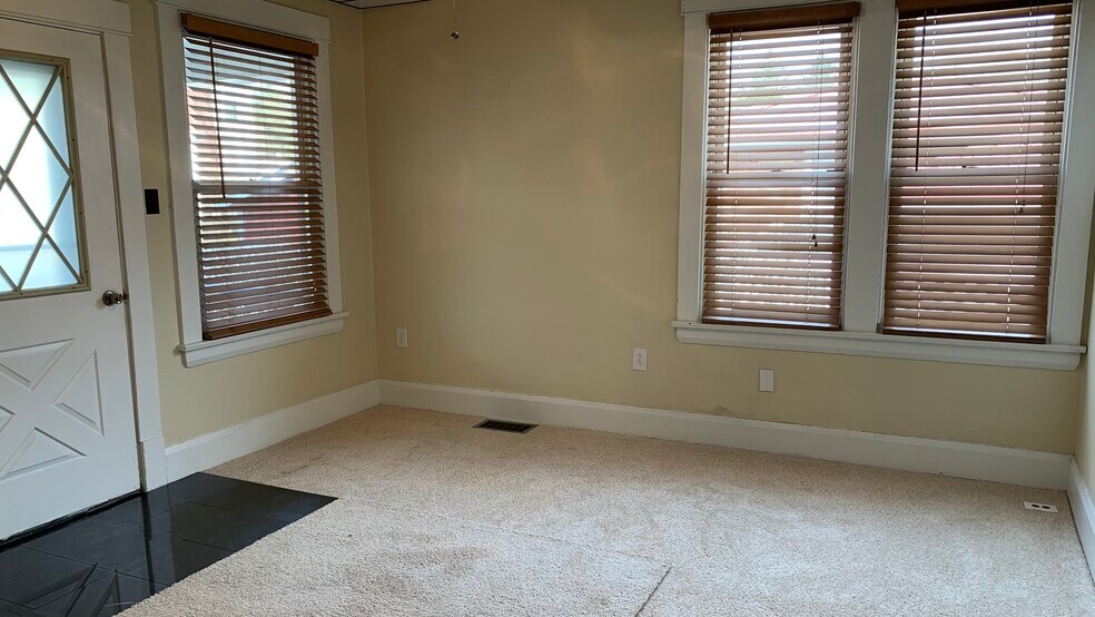 living room - 1210 Mills St